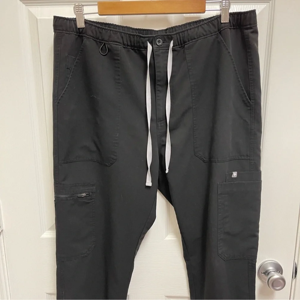 FIGS Men’s Cairo Cargo Scrub Black Pants. Sz XL